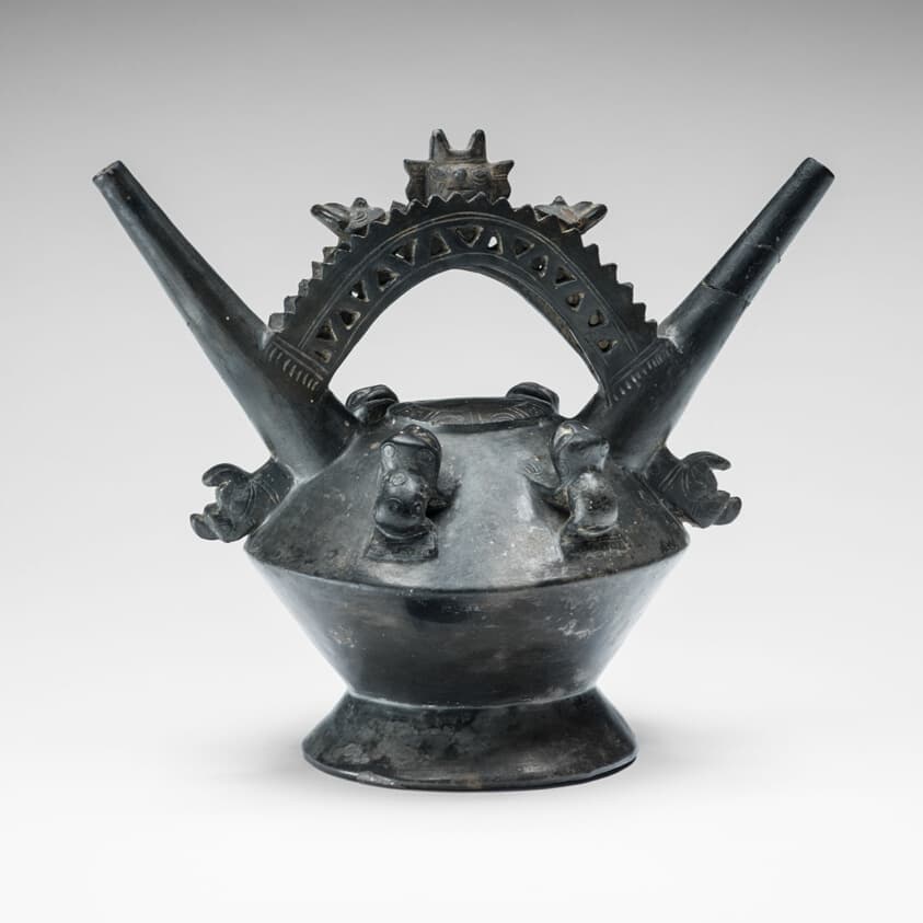 Vessel with Double-Horned Spouts